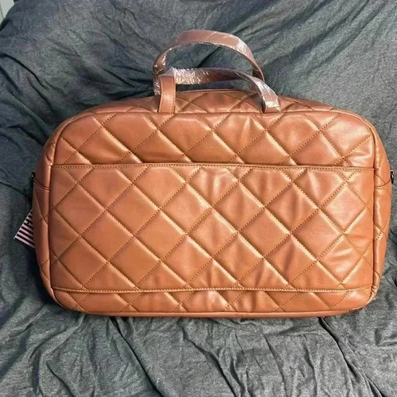 Gilda Paris quilted Weekender, brown perfect size for all the necessities. - Picture 2 of 7